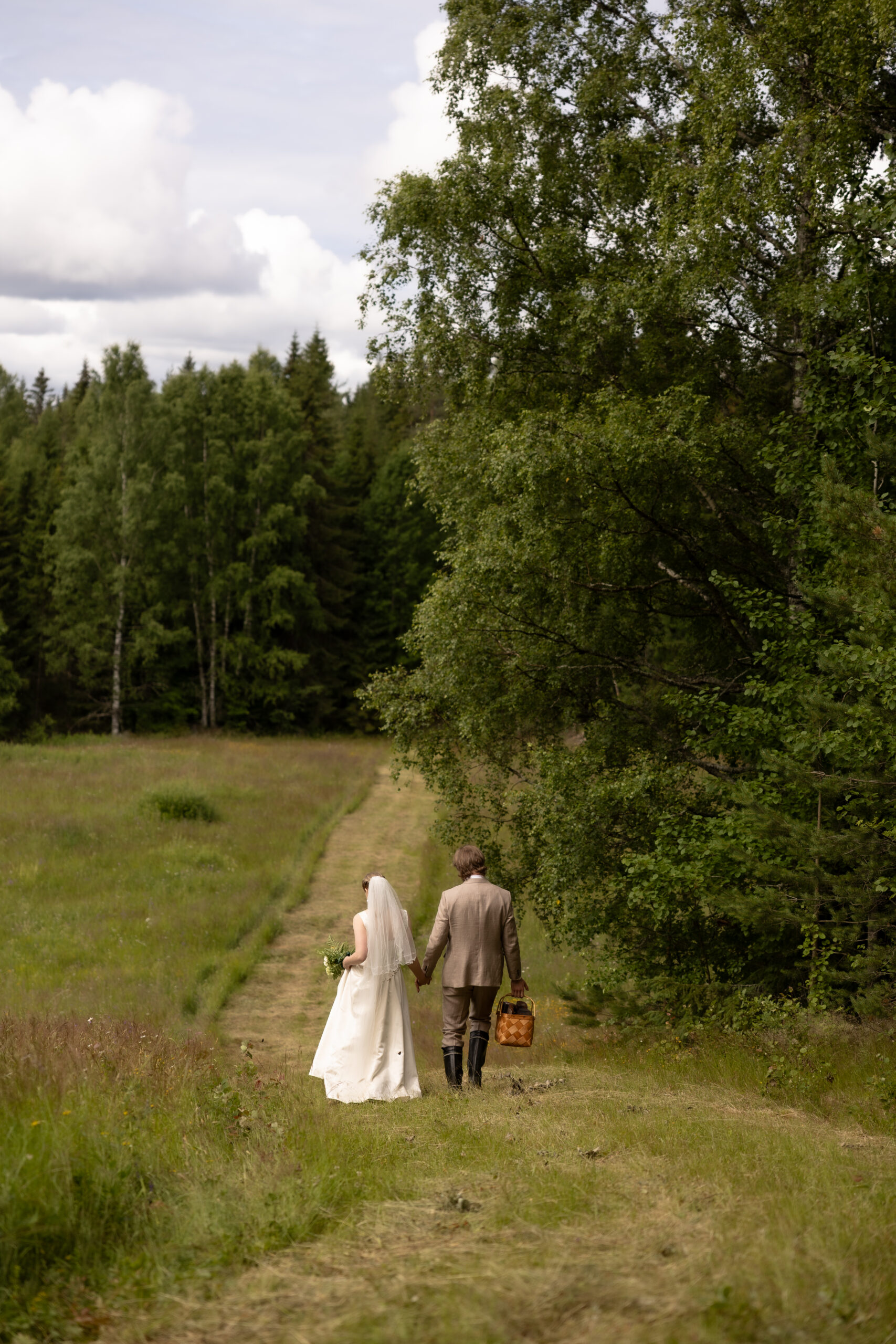 dokumentaarinen hääkuvaus, hääpotretit ja vihkimisen valokuvaus Joensuu Kiihtelysvaara