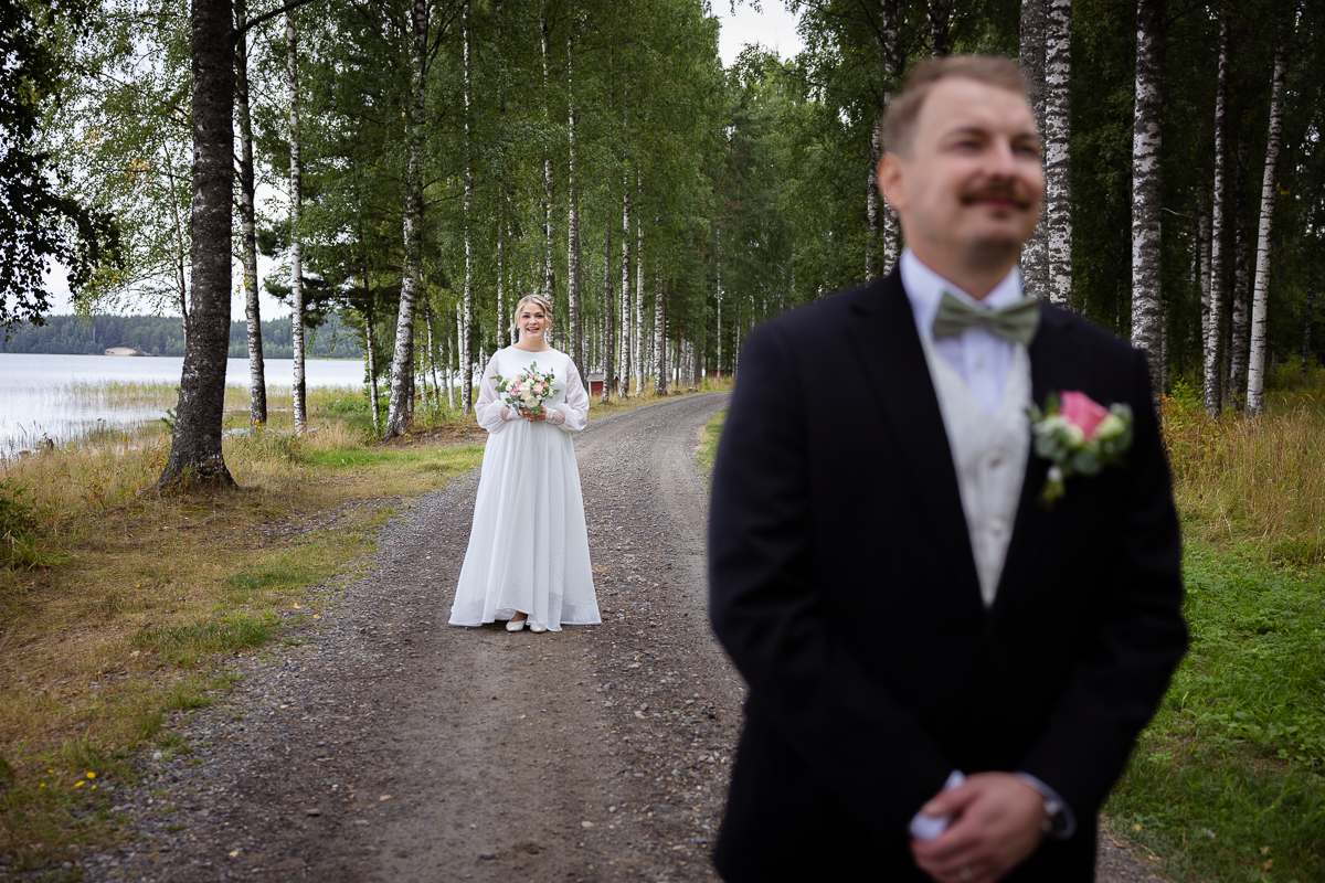 dokumentaarinen koko päivän hääkuvaus Kontiolahden satamassa. Allinclusive sisältää kaiken: firstlook-kuvaus, vihkiminen, hääpotretit, hääjuhla iltamyöhälle asti - kaikki sisältyy vakiona pakettiin