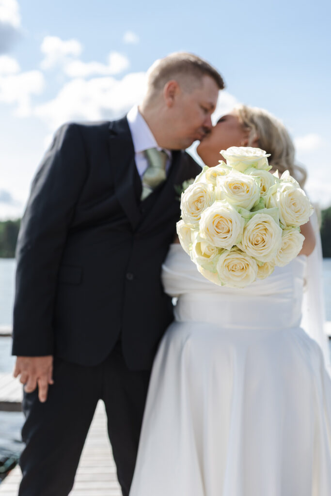 Ammattitaitonen hääkuvaaja koko päivän dokumentaarinen hääkuvaus Kuopio